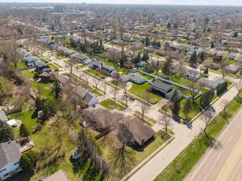 View/Area - 2734 N Beechwood Ct, Appleton, WI 54911 photo 2 of 2