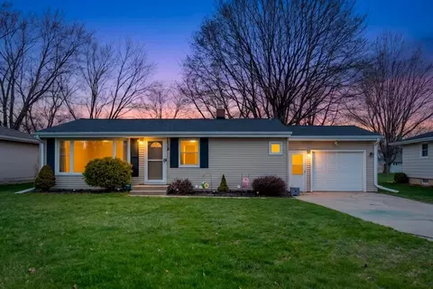 678 Lida Ln, Green Bay, WI 54301