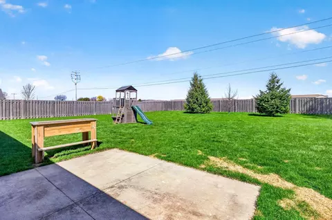 Exterior - 4102 E Braeburn Dr, Appleton, WI 54913 photo 4 of 5