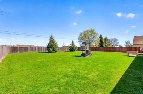 Exterior - 4102 E Braeburn Dr, Appleton, WI 54913 photo 2 of 5