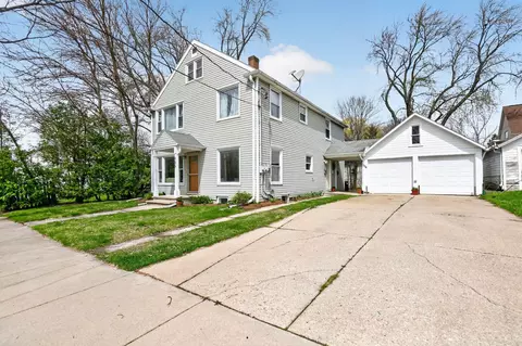 Exterior - 106 W Parkway Blvd, Appleton, WI 54911 photo 4 of 5