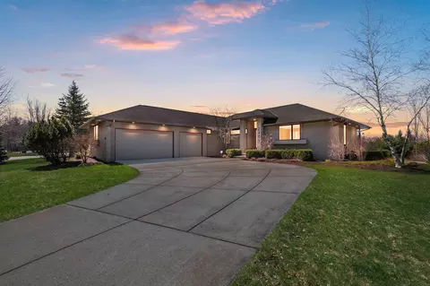 2405 Crown Pointe Blvd, Suamico, WI 54173
