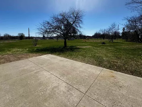 Exterior - 930 E Dall St, Shawano, WI 54166 photo 5 of 6