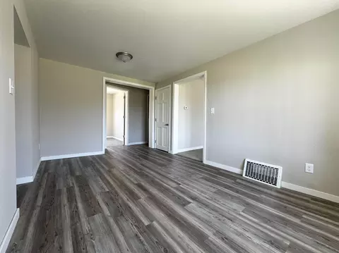 Living - 930 E Dall St, Shawano, WI 54166 photo 4 of 5