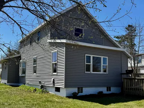 Exterior - 930 E Dall St, Shawano, WI 54166 photo 2 of 6