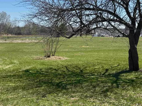 Exterior - 930 E Dall St, Shawano, WI 54166 photo 6 of 6