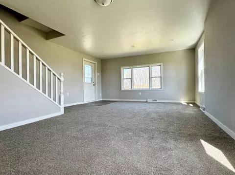Living - 930 E Dall St, Shawano, WI 54166 photo 2 of 5