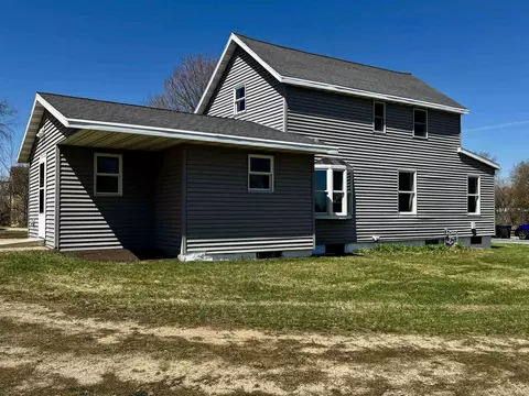 Exterior - 930 E Dall St, Shawano, WI 54166 photo 4 of 6