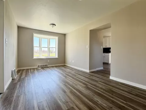 Living - 930 E Dall St, Shawano, WI 54166 photo 3 of 5