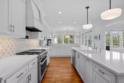 Kitchen - 2324 E Highpond Xing, Appleton, WI 54913 photo 8 of 10