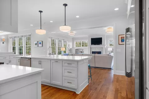 Kitchen - 2324 E Highpond Xing, Appleton, WI 54913 photo 9 of 10