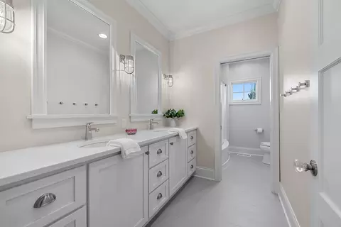 Bath - 2324 E Highpond Xing, Appleton, WI 54913 photo 6 of 10
