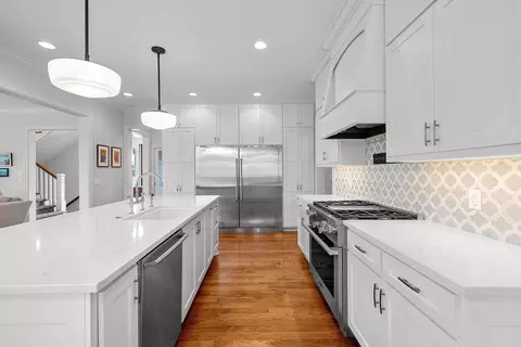 Kitchen - 2324 E Highpond Xing, Appleton, WI 54913 photo 6 of 10