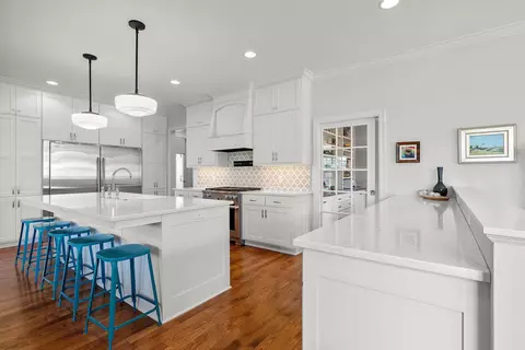 Kitchen - 2324 E Highpond Xing, Appleton, WI 54913 photo 4 of 10