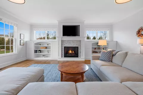 Living - 2324 E Highpond Xing, Appleton, WI 54913 photo 4 of 6