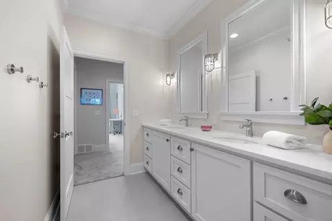 Bath - 2324 E Highpond Xing, Appleton, WI 54913 photo 7 of 10