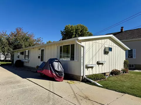 742 W 5th Ave, Oshkosh, WI 54902