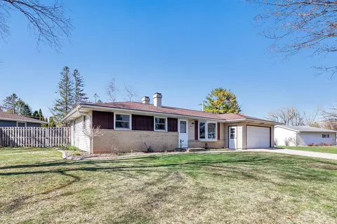 916 Chantel St, Green Bay, WI 54304