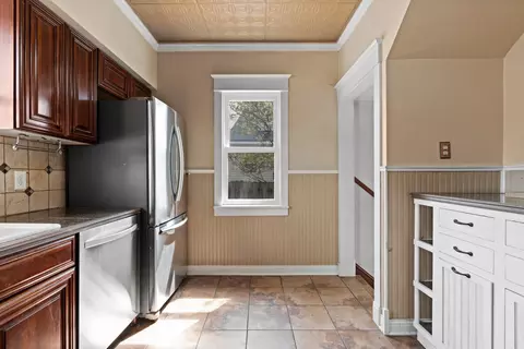 Entry Way - 920 N Kin St, Appleton, WI 54911 photo 1 of 3