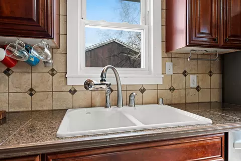 Kitchen - 920 N Kin St, Appleton, WI 54911 photo 4 of 4