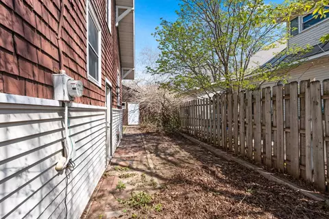 Exterior - 920 N Kin St, Appleton, WI 54911 photo 4 of 9