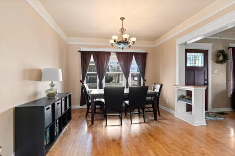 Dining - 920 N Kin St, Appleton, WI 54911 photo 2 of 3