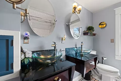 Bath - 920 N Kin St, Appleton, WI 54911 photo 4 of 5