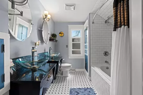 Bath - 920 N Kin St, Appleton, WI 54911 photo 1 of 5