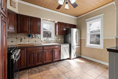 Kitchen - 920 N Kin St, Appleton, WI 54911 photo 1 of 4