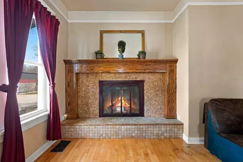 Living - 920 N Kin St, Appleton, WI 54911 photo 3 of 3