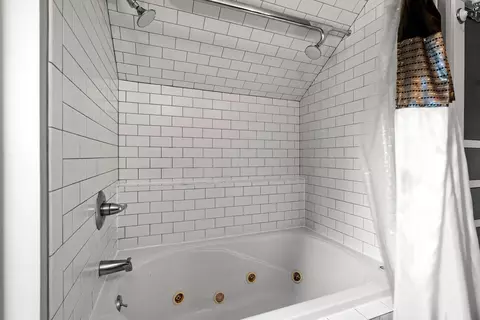 Bath - 920 N Kin St, Appleton, WI 54911 photo 5 of 5