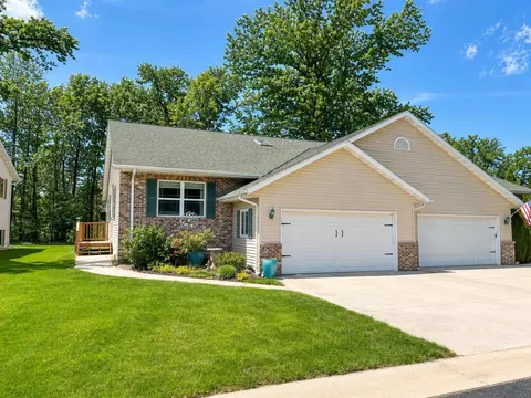 482 Park Pl, Kewaskum, WI 53040