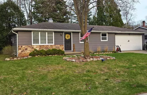 1225 Delray Dr, Green Bay, WI 54304