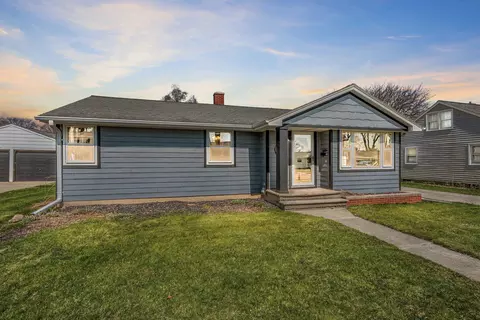 1204 Thorndale St, Green Bay, WI 54304