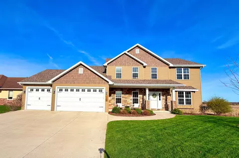 1213 Nature Trail Dr, Neenah, WI 54956