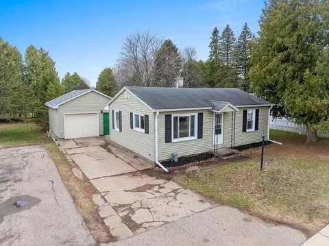 1705 30th Ave, Menominee, MI 49858