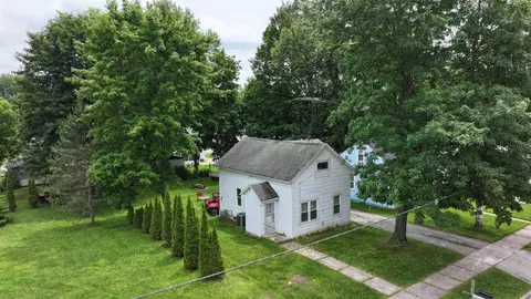 130 S Elm Ave, Gillett, WI 54124