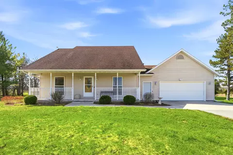 10013 Middle Rd, Manitowoc, WI 54220