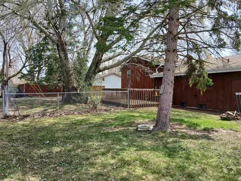 Exterior - 1220 E Roeland Ave, Appleton, WI 54915 photo 7 of 9