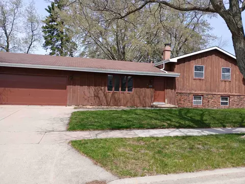 Exterior - 1220 E Roeland Ave, Appleton, WI 54915 photo 2 of 9