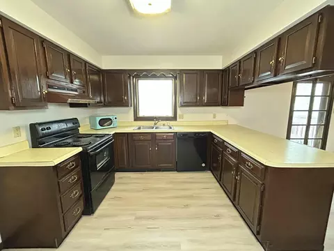 Kitchen - 1220 E Roeland Ave, Appleton, WI 54915 photo 2 of 2