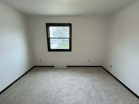 Bedroom - 1220 E Roeland Ave, Appleton, WI 54915 photo 7 of 9