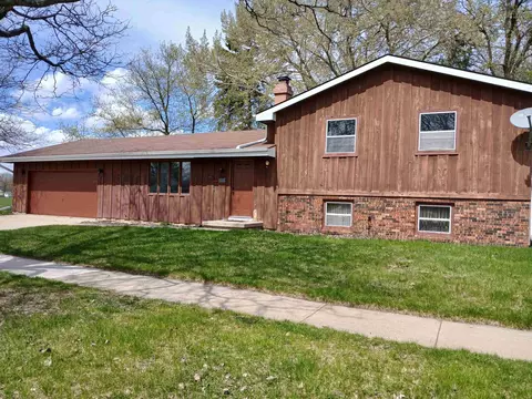 Exterior - 1220 E Roeland Ave, Appleton, WI 54915 photo 8 of 9