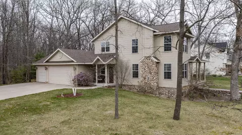 660 Sunset Dr, Waupaca, WI 54981