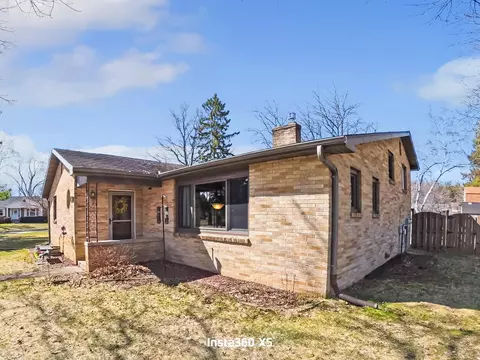 924 Barbara Ln, Marinette, WI 54143