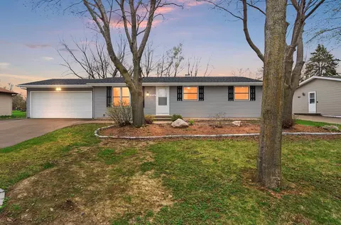 205 Fairway St, Combined Locks, WI 54113