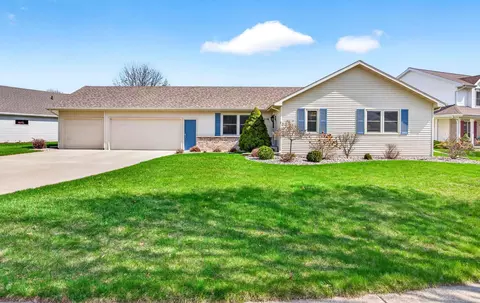718 Applewood Dr, Kimberly, WI 54136