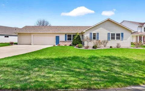 718 Applewood Dr, Kimberly, WI 54136