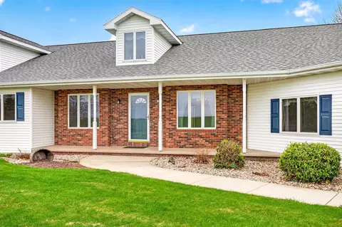 Exterior - 4665 Edgewood Dr, Appleton, WI 54913 photo 5 of 9