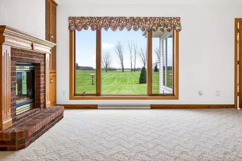 Living - 4665 Edgewood Dr, Appleton, WI 54913 photo 3 of 4